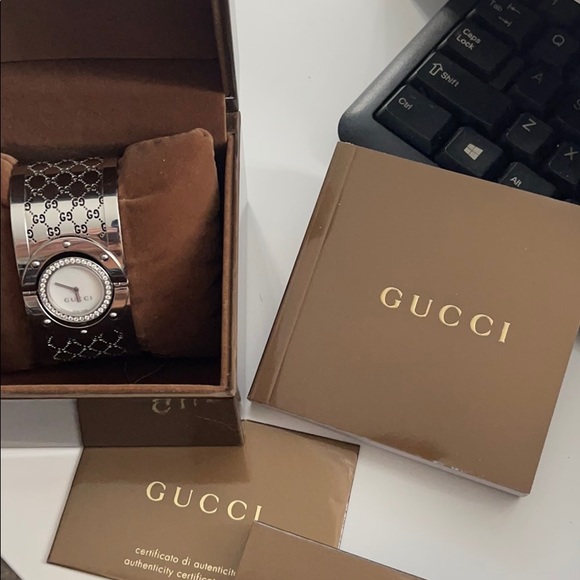 Gucci Watch with Diamonds and Mother of Pearl Face - Picture 10 of 11